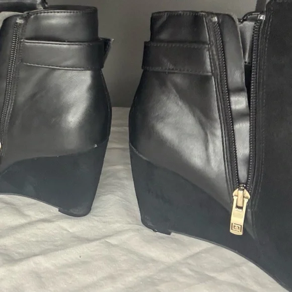 Elegant Black Ankle Boots - Picture 5 of 6